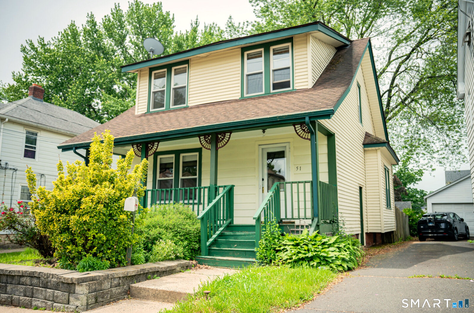 Property Photo:  51 Nesbit Avenue  CT 06119 
