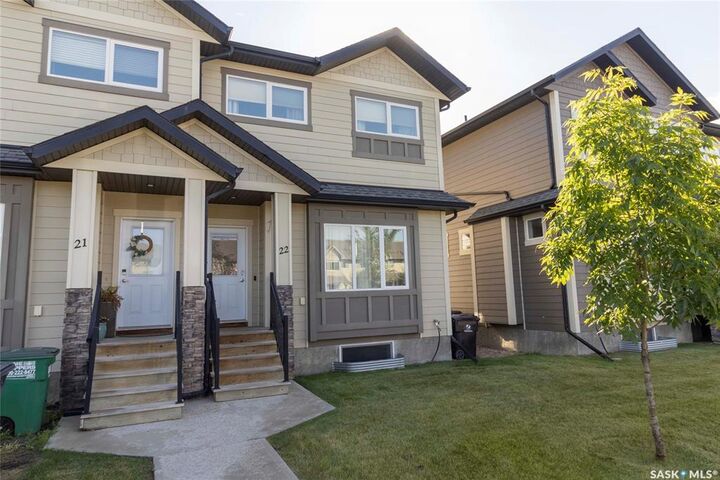 Property Photo:  111 Rosewood Gate N 22  SK S7V 0E5 