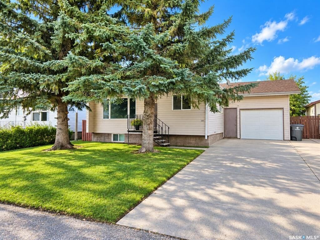 Property Photo:  151 Memorial Drive  SK S0J 2M0 