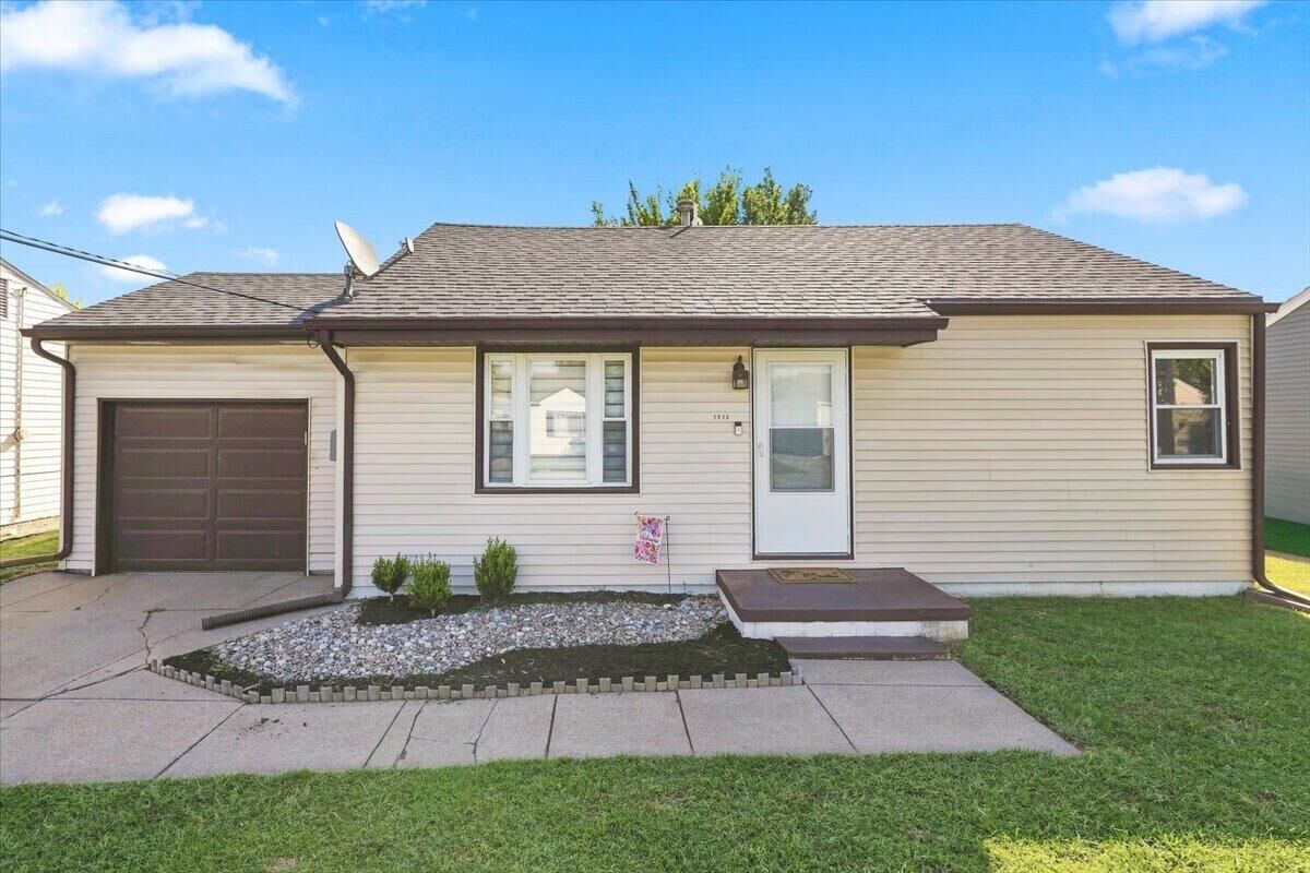 Property Photo:  1015 Pine  Street  IA 51501 