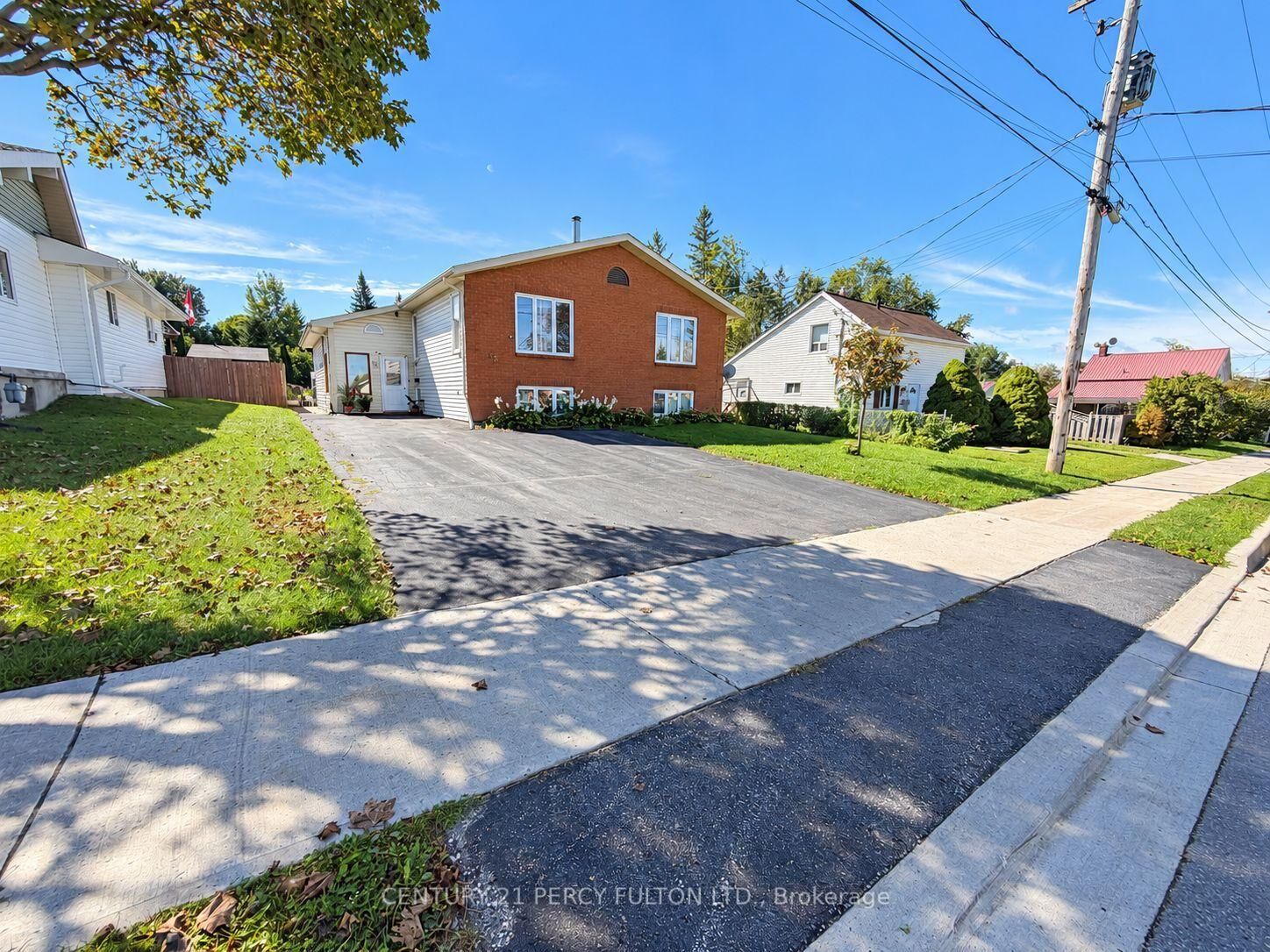 Property Photo: 85 Denniston Street ON K9V 1L4