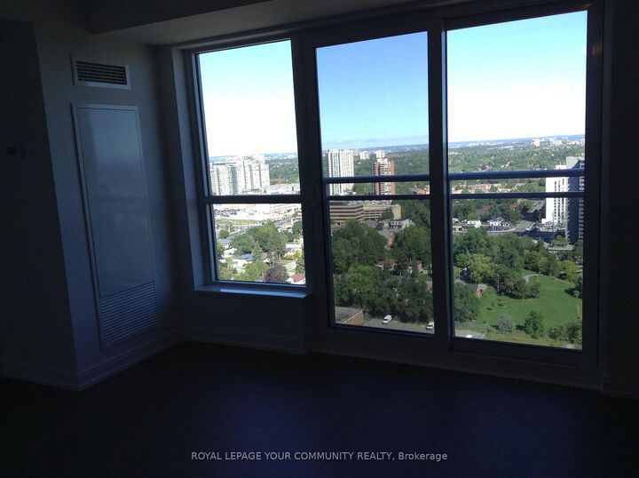 Property Photo:  255 Village Green Square 2608  ON M1S 0L7 