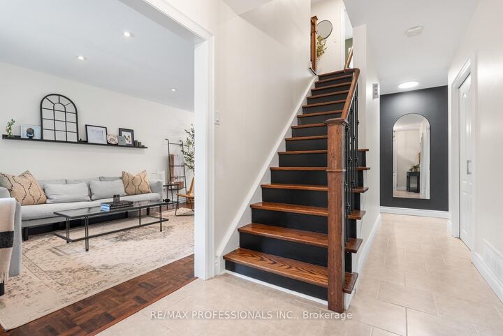 Property Photo:  37 Birchleaf Crescent  ON M9R 2L5 
