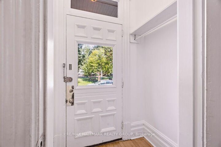 Property Photo:  566 Maclaren Street  ON K1R 5K7 
