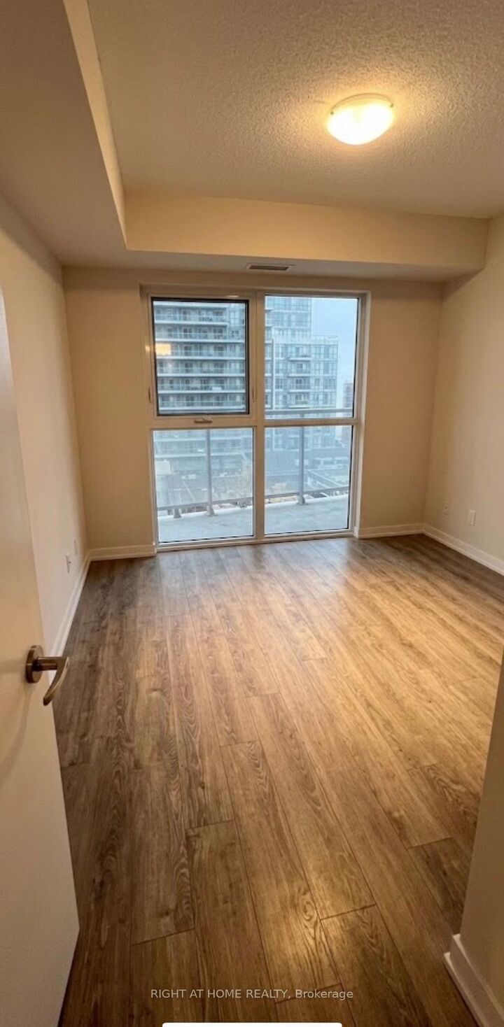 Property Photo:  2152 Lawrence Avenue E 910  ON M1R 0B5 