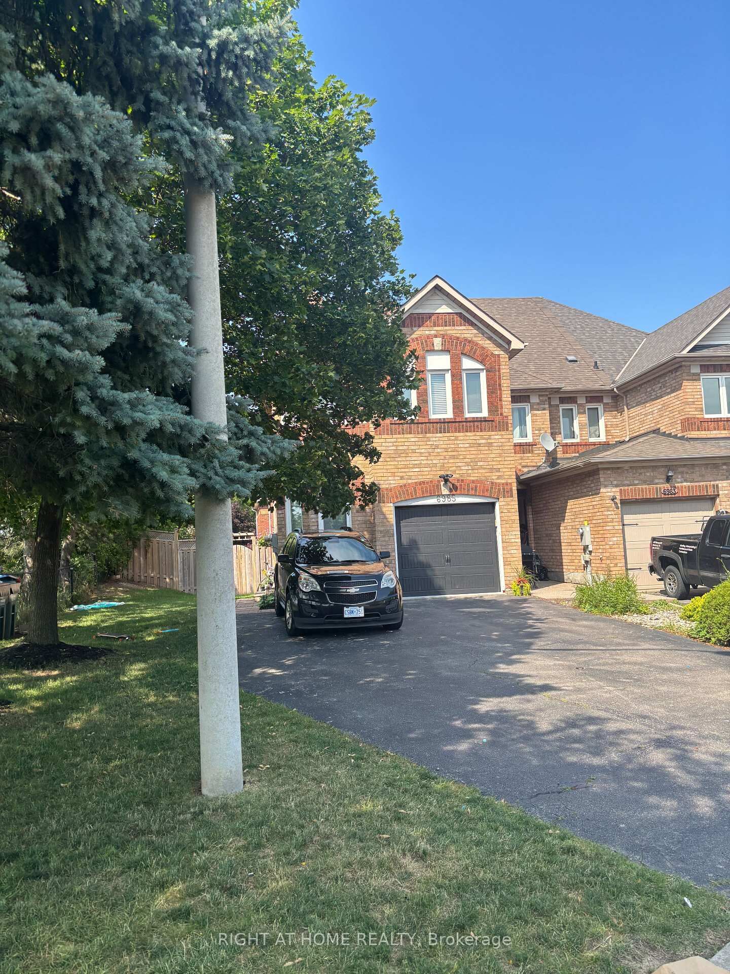Property Photo:  6985 Dunnview Court  ON L5N 7E4 