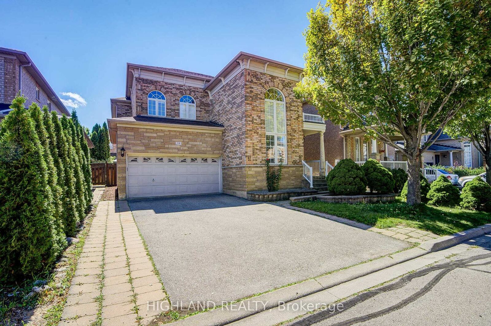 Property Photo:  39 Shadetree Crescent  ON L4H 1Y3 