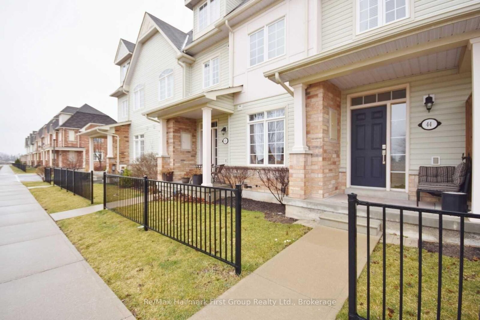 Property Photo:  44 Wicker Park Way  ON L1R 0E1 