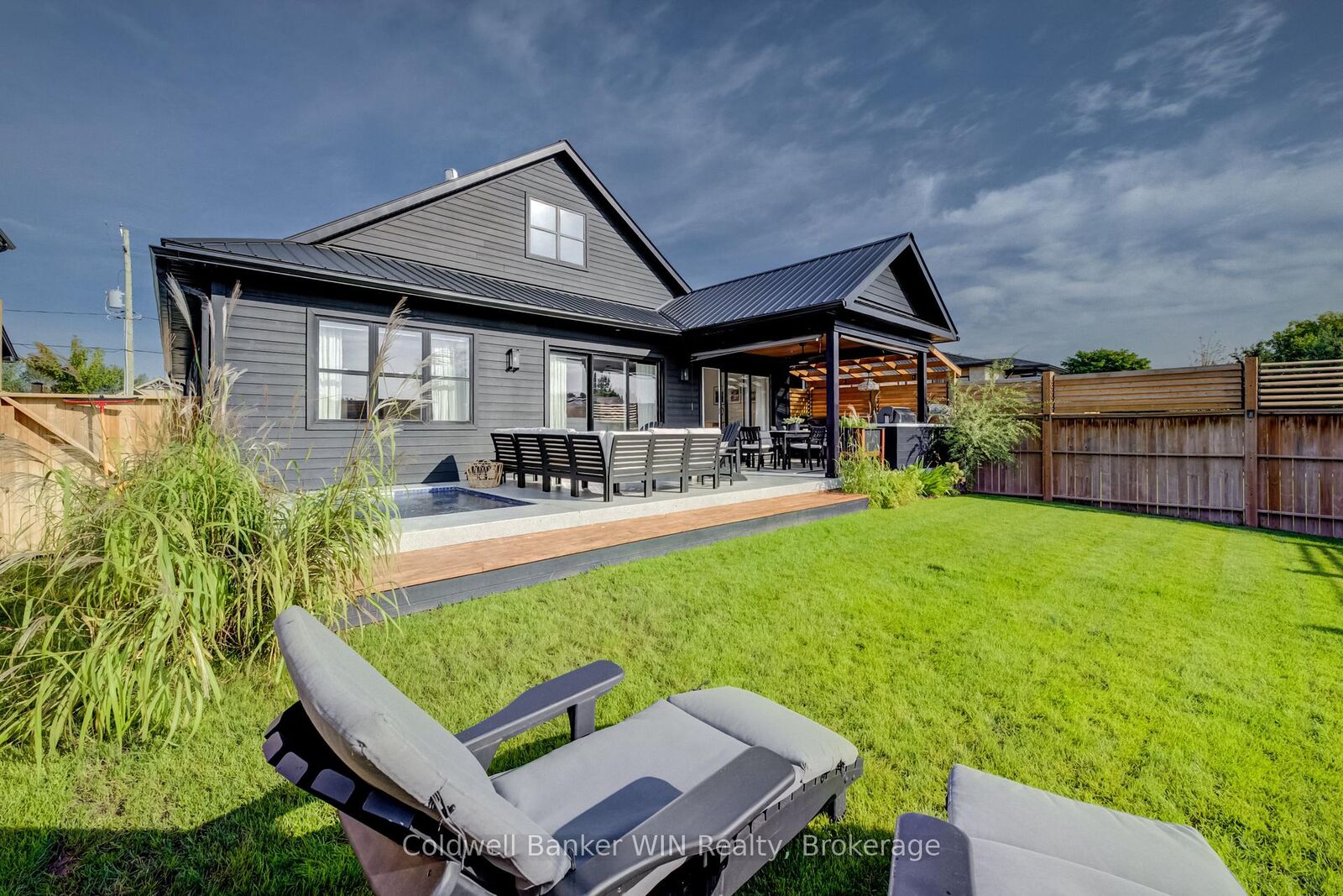 Property Photo:  420 Wellington Street E  ON N0G 2L4 