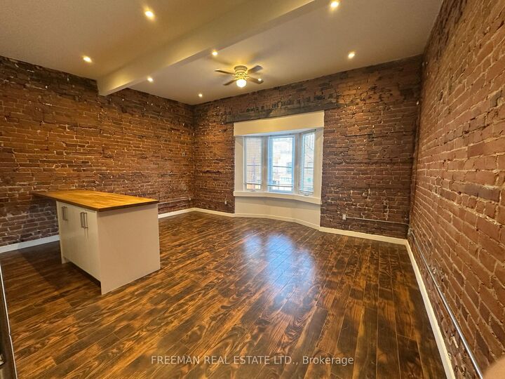 Property Photo:  1190 Weston Road 2nd Flr  ON M6M 4P4 