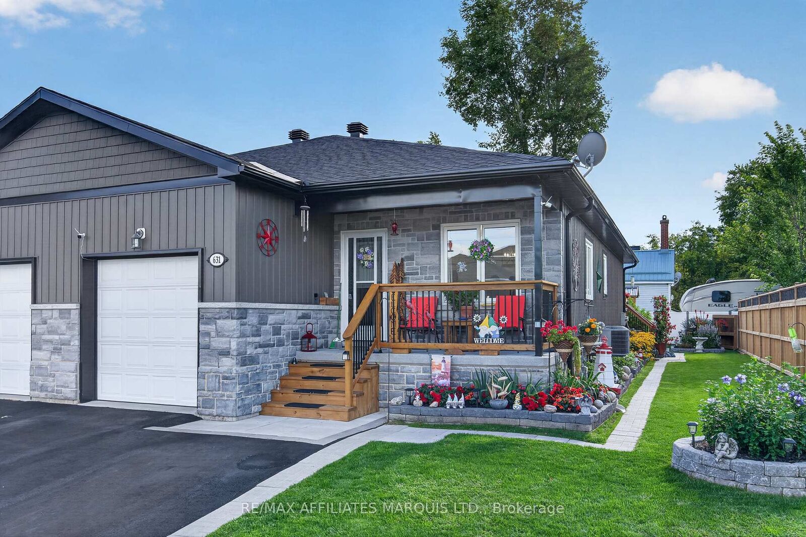 Property Photo:  631 St Lawrence Street  ON K0E 1T0 