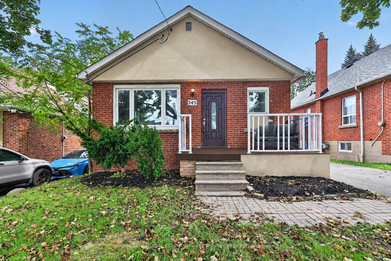 Property Photo:  245 Glenholme Avenue  ON L8K 3L9 