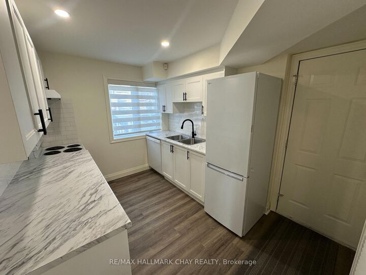 Property Photo:  64 Logan Court  ON L4N 8G8 