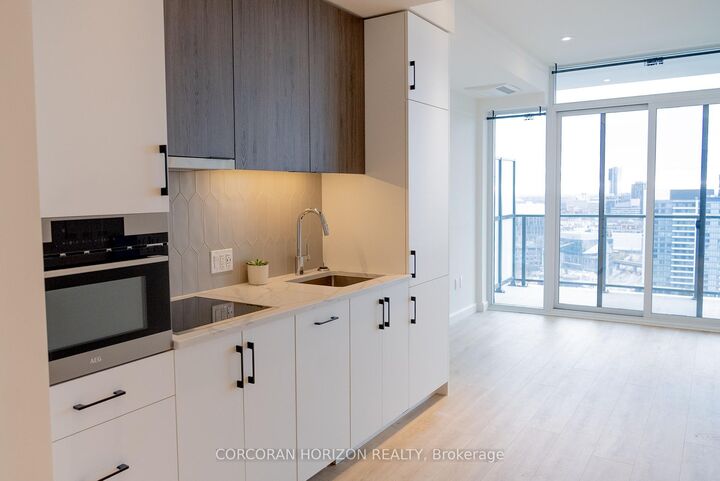 Property Photo:  741 King Street W 1810  ON N2G 1E9 