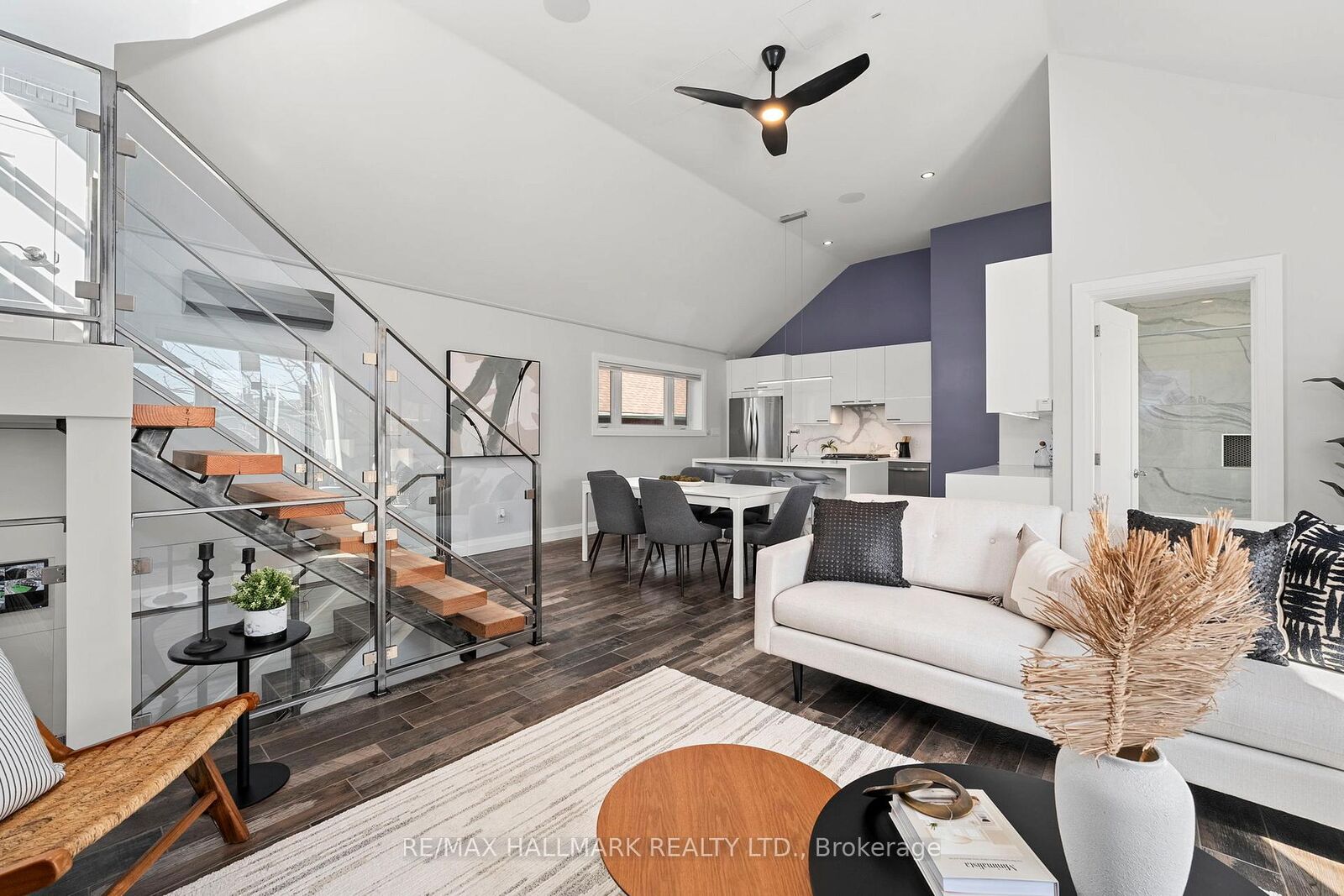 Property Photo:  272 King Edward Avenue  ON M4C 0A8 