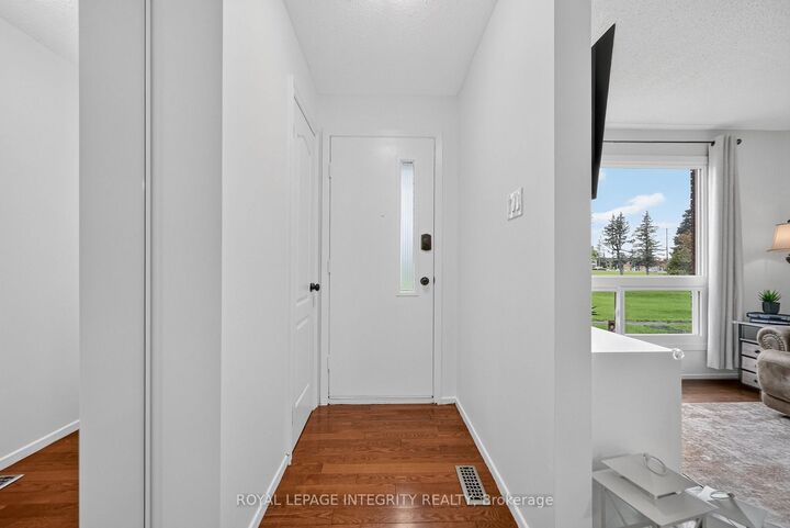 Property Photo:  1352 Bakker Court  ON K1C 2K4 