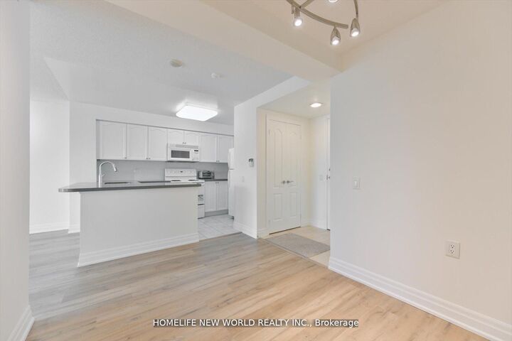Property Photo:  21 Hillcrest Avenue 607  ON M2N 7K2 