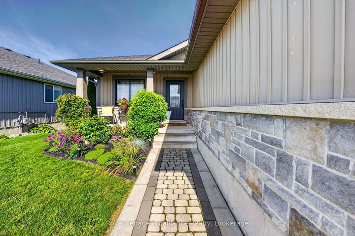 Property Photo:  16 Butternut Court  ON K8P 0C5 