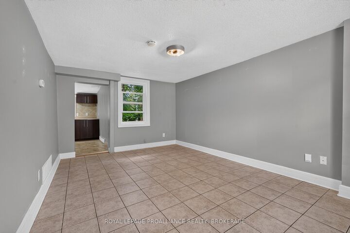 Property Photo:  196 York Street  ON K7K 1R4 