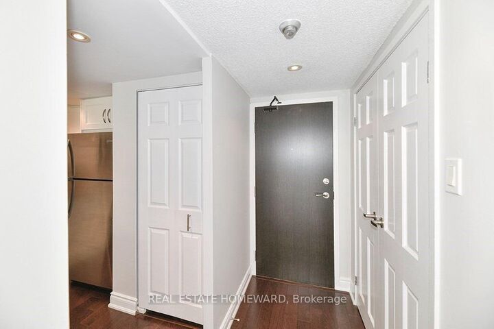 Property Photo:  15 Maitland Place 402  ON M4Y 2X3 