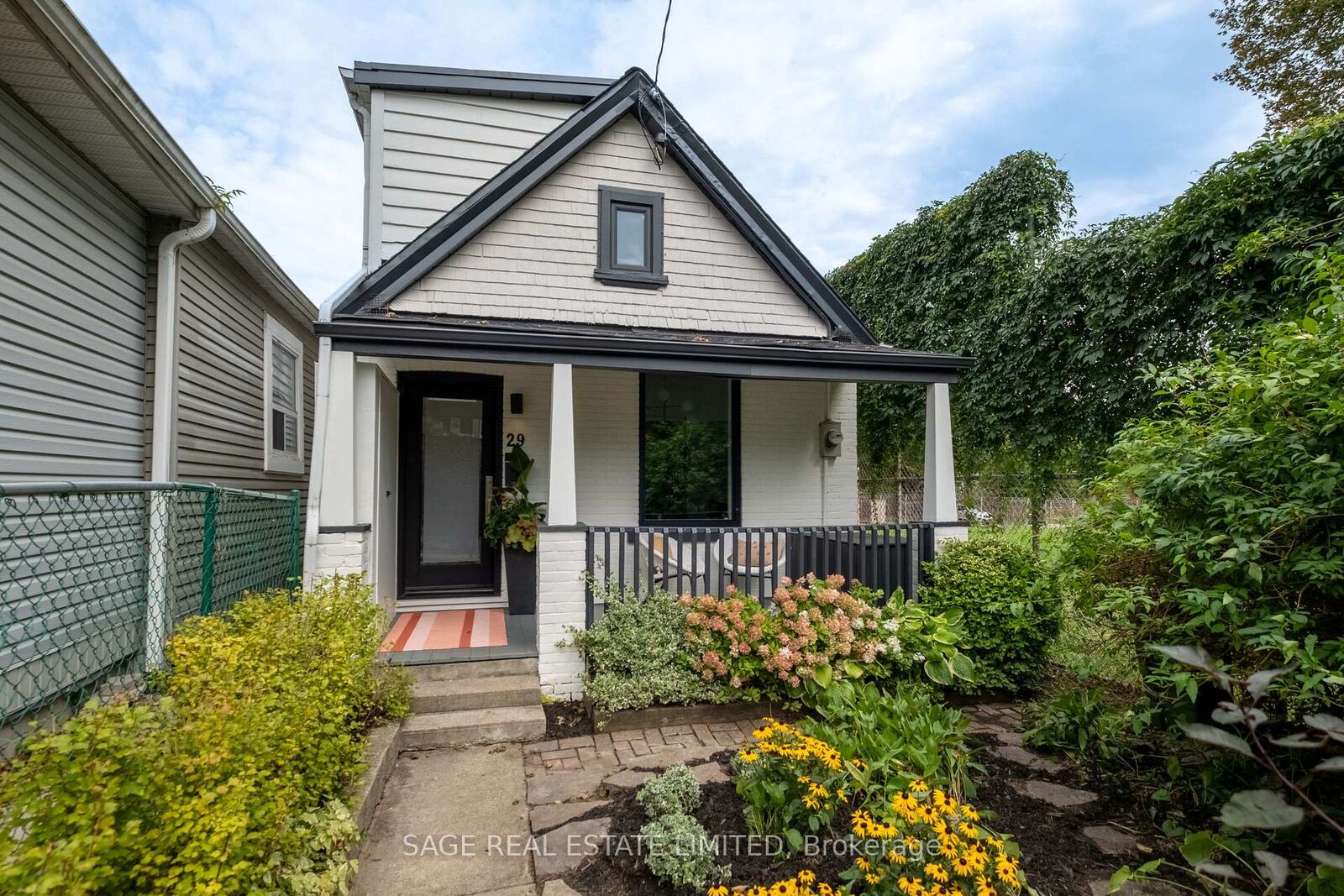 Photo de la propriété:  29 Bushell Avenue  ON M4M 3B8 