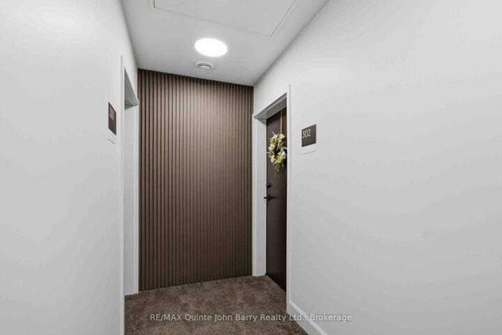 Property Photo:  302-20 Hillside Meadow Drive  ON K8V 0J7 