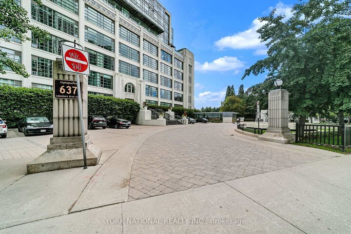 Property Photo:  637 Lake Shore Boulevard W 409  ON M5V 3J6 