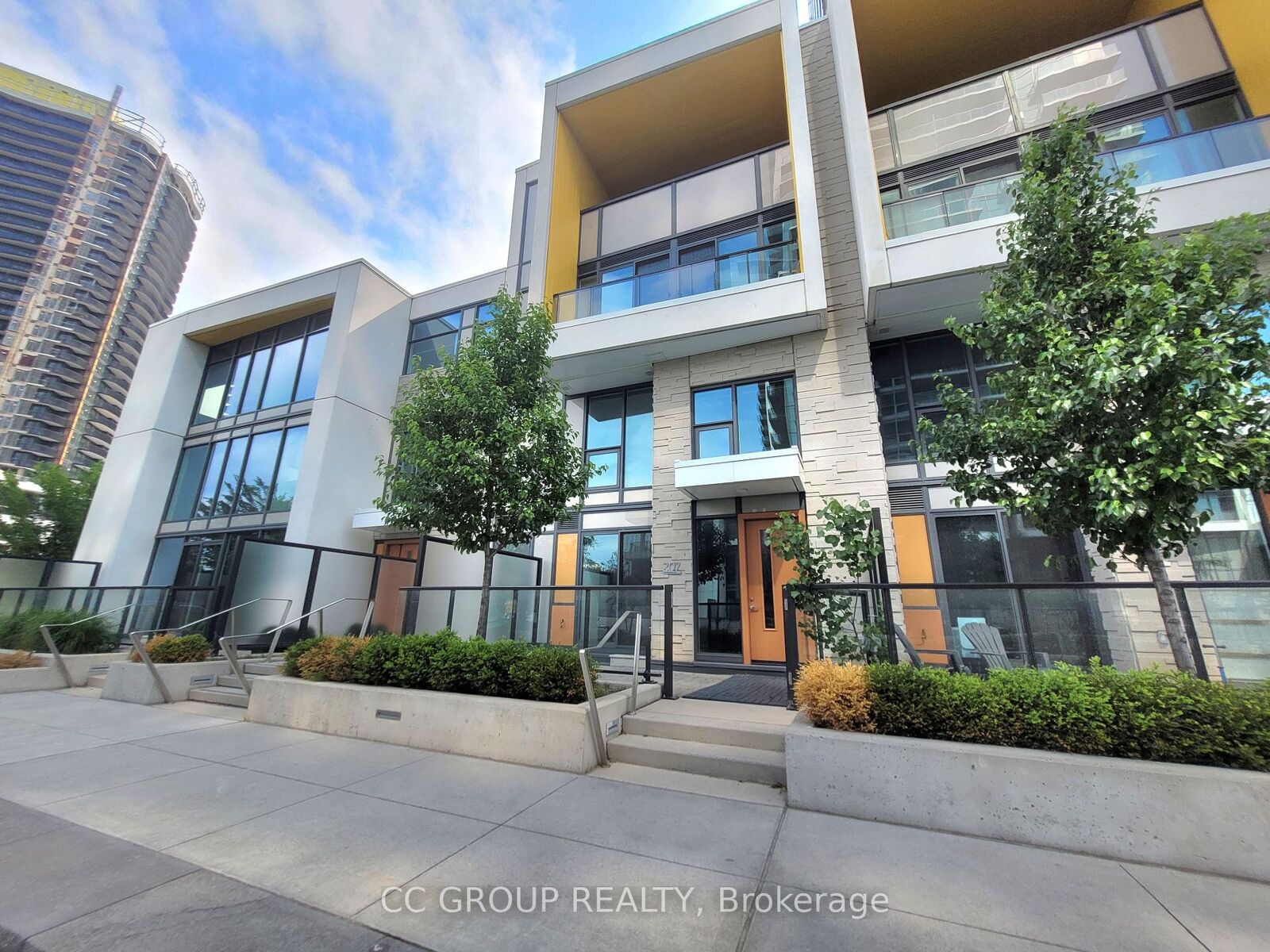 Property Photo:  85 McMahon Drive Th207  ON M2K 0H1 
