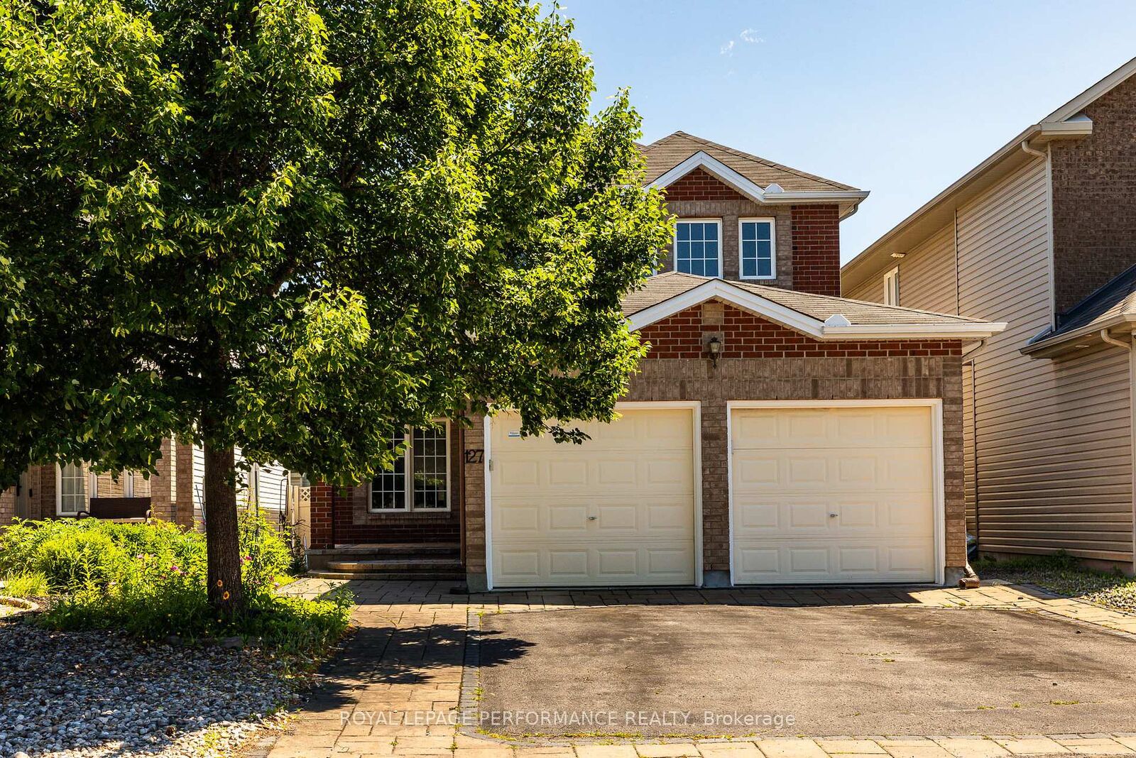 Property Photo:  127 Finn Court  ON K1V 2C6 