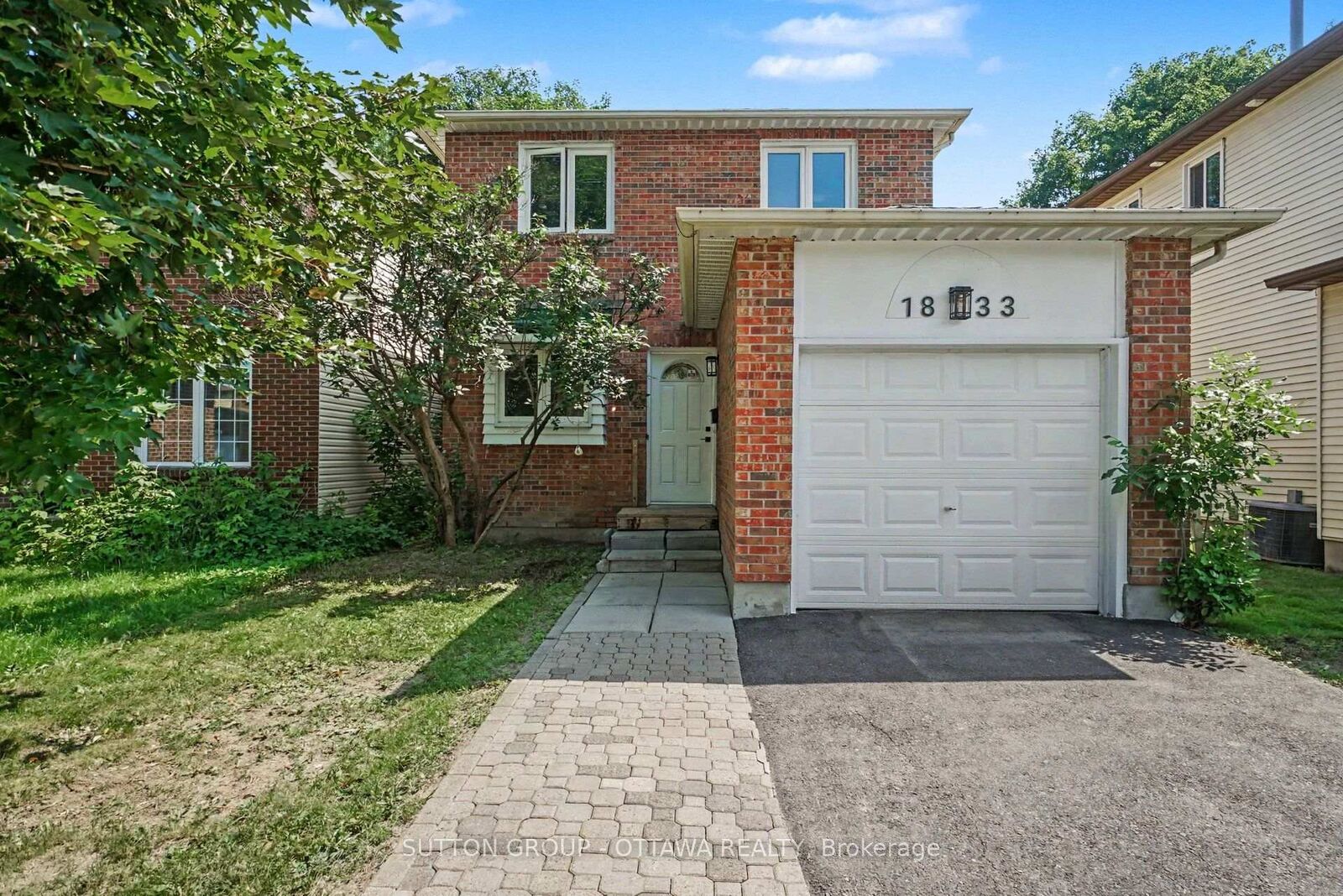Property Photo: 1833 Brousseau Crescent ON K1C 2Y5