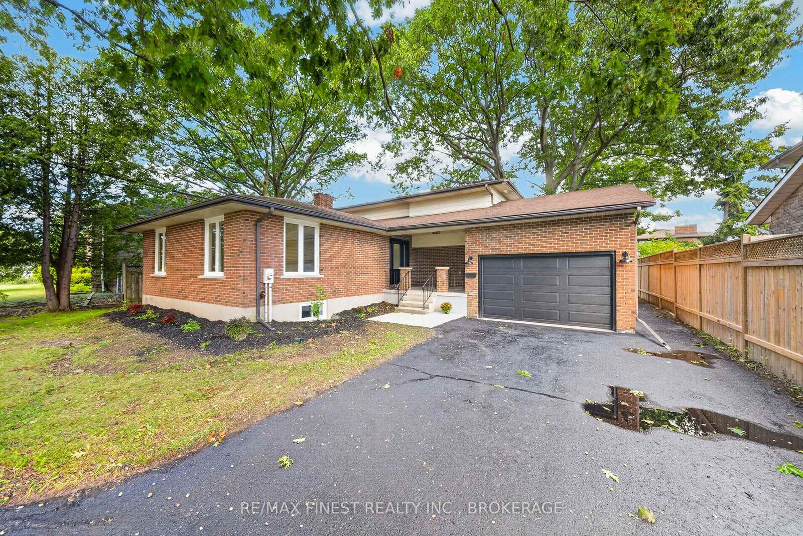 Property Photo:  530 Roosevelt Drive  ON K7M 4B1 