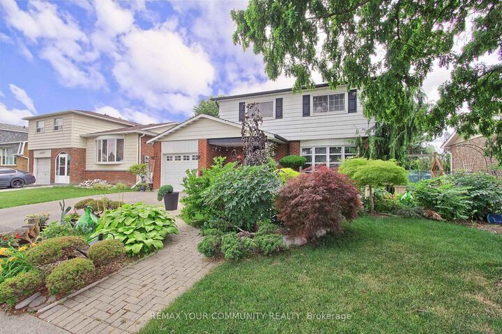 Property Photo:  4229 Brandon Gate Drive  ON L4T 3K3 