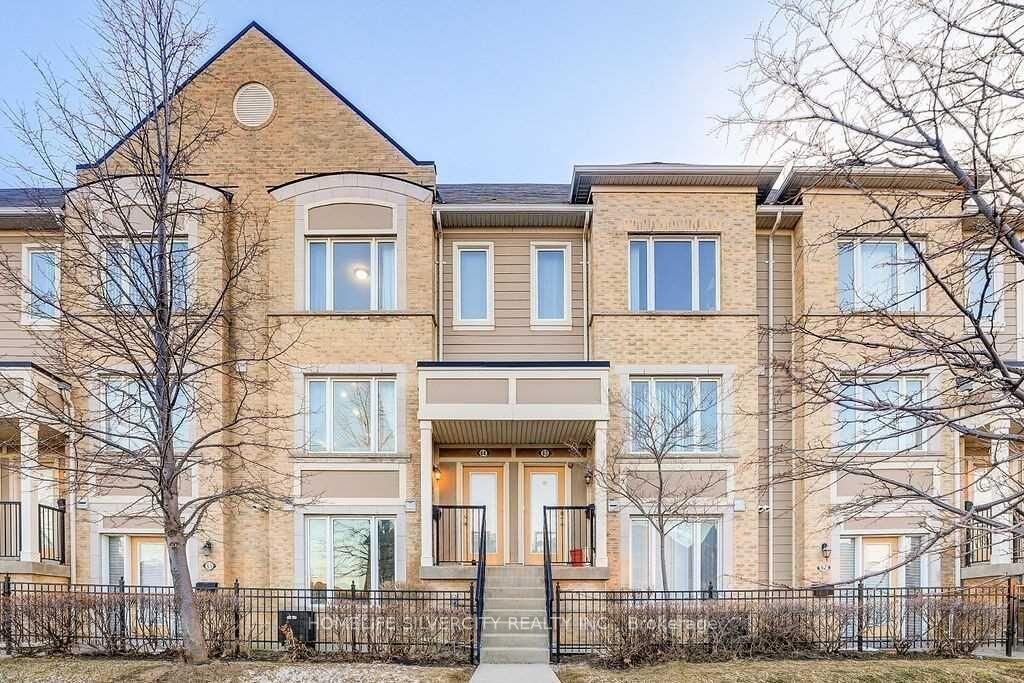 Property Photo:  60 Fairwood Circle 64  ON L6R 0Y6 