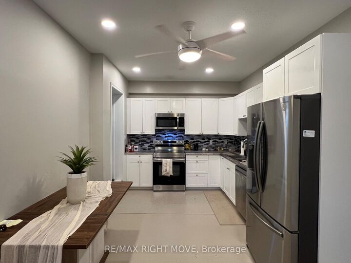 Property Photo:  112B Creighton Street S 2  ON L3V 1B3 