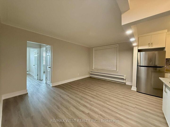 Property Photo:  402 Royal York Road 2  ON M8Y 2R5 