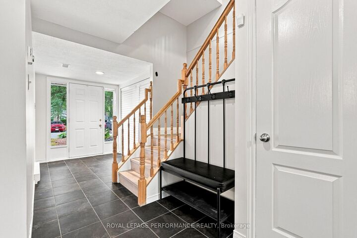 Property Photo:  1992 Summerfields Crescent  ON K1C 7B4 