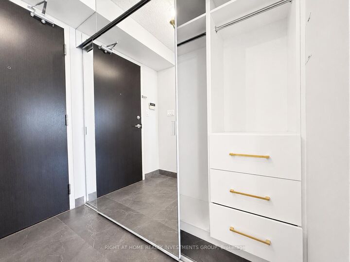 Property Photo:  29 Northern Heights Drive 1101  ON L4B 4L8 