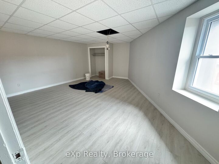 Property Photo:  2 King Street Apt 2  ON K8V 3V7 