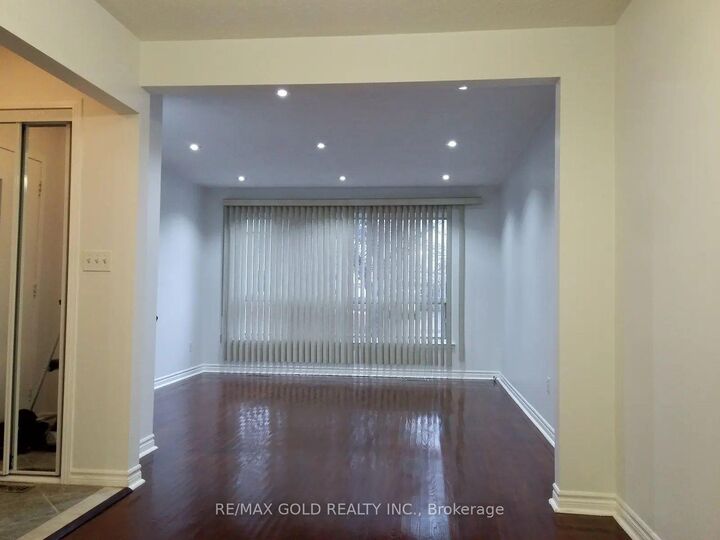 Property Photo:  7 Forsythia Road Upper  ON L6T 2G2 