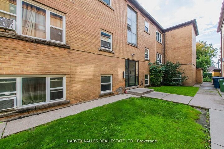 Property Photo:  2905 St Clair Avenue E 8  ON M4B 1N5 