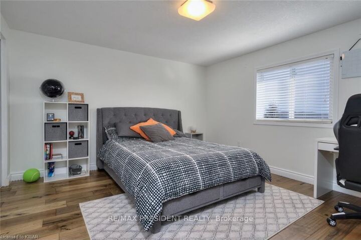 Property Photo:  54 Periwinkle Street Upper  ON N2E 4C7 