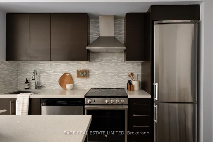 Property Photo:  58 Orchard View Boulevard 313  ON M4R 0A2 