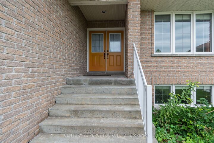 Photo de la propriété:  28 Freedom Crescent  ON K8V 0C1 