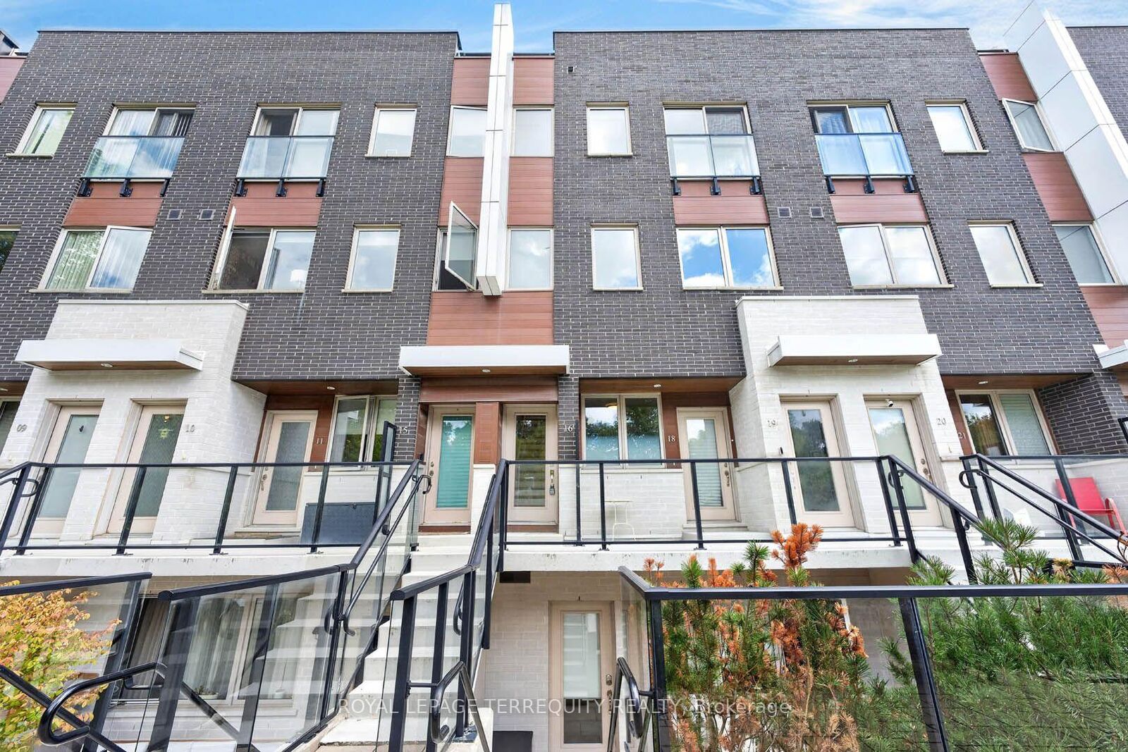 Property Photo:  780 Sheppard Avenue E 16  ON M2K 0E8 