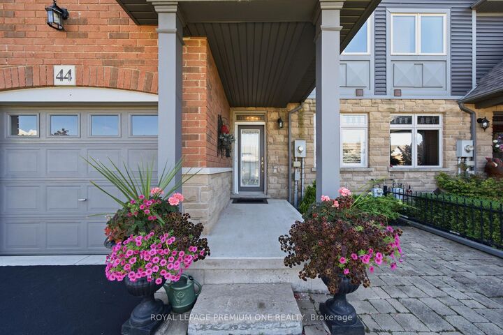 Property Photo:  44 Conrad Place  ON L3M 5S5 