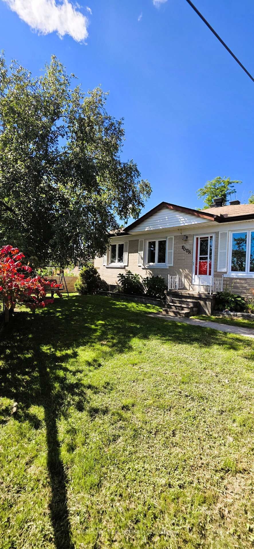 Property Photo:  4 Karen Crescent  ON L3V 3H1 