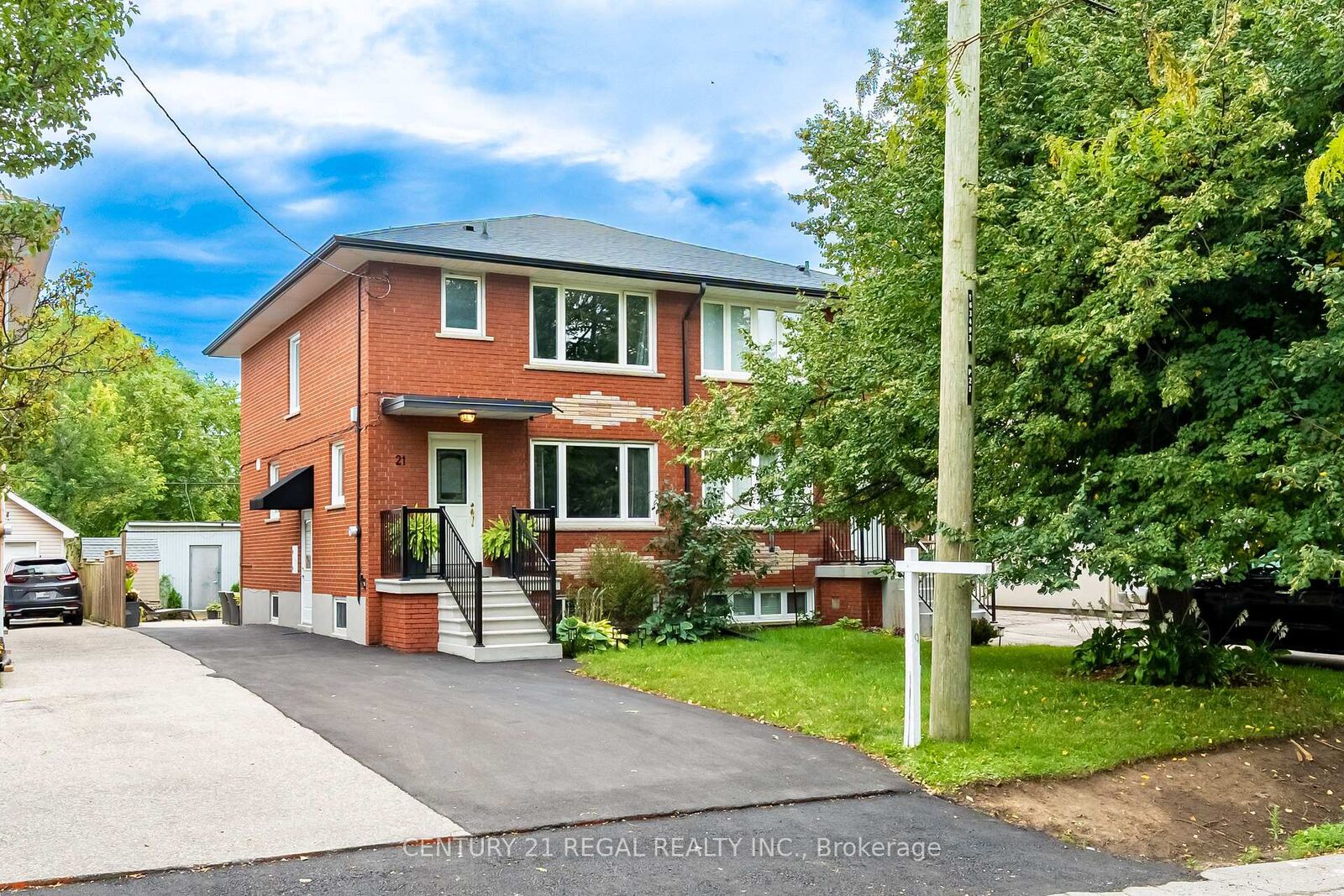 Property Photo:  21 Burlingame Road  ON M8W 1Y7 