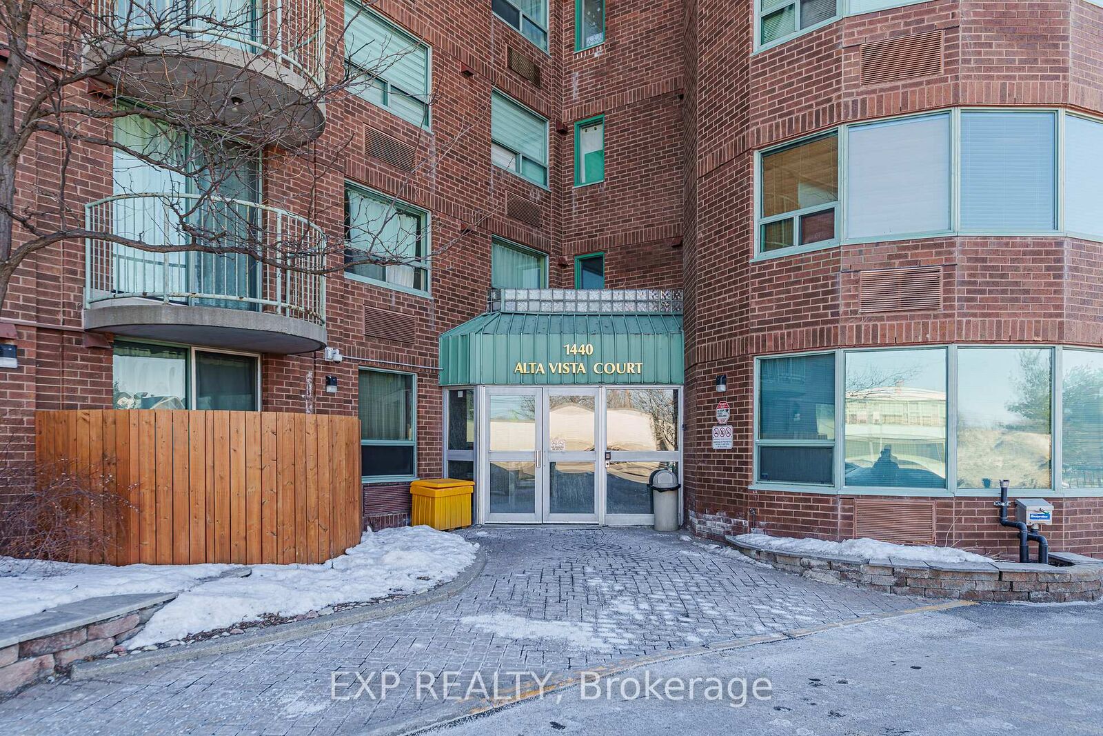 Property Photo: 1440 Heron Road 1004 ON K1V 0X2