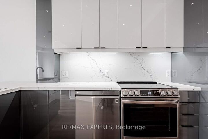 Property Photo:  18 Beverley Street 516B  ON M5T 3L2 