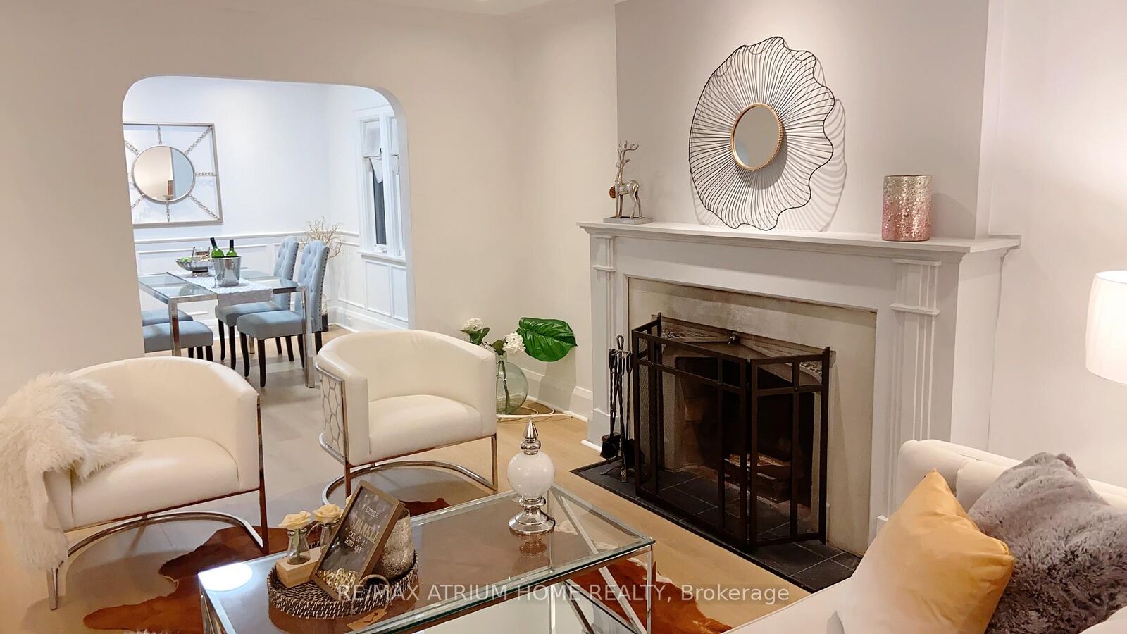 Property Photo: 361 Fairlawn Avenue ON M5M 1T5